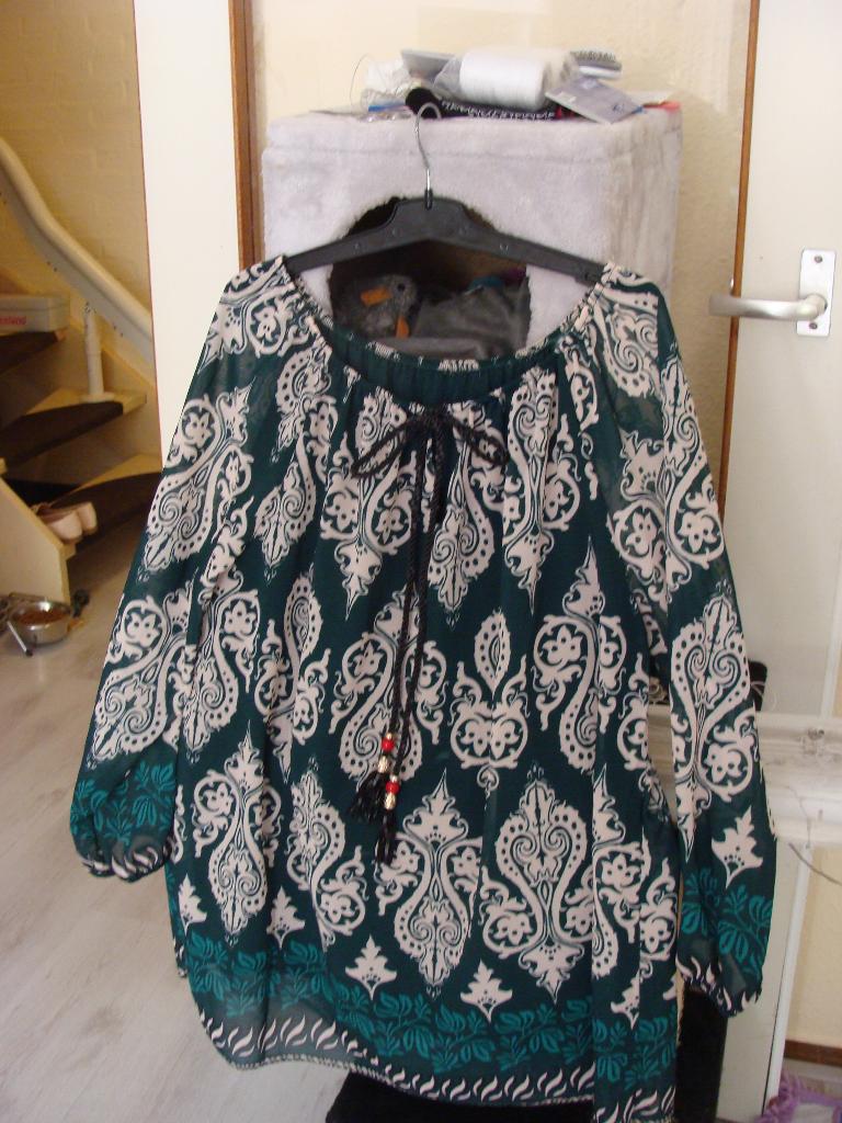 Te koop dunne dames trui groen met wit maat XL, Ophalen of Verzenden, Nieuw, Maat 46/48 (XL) of groter, Groen