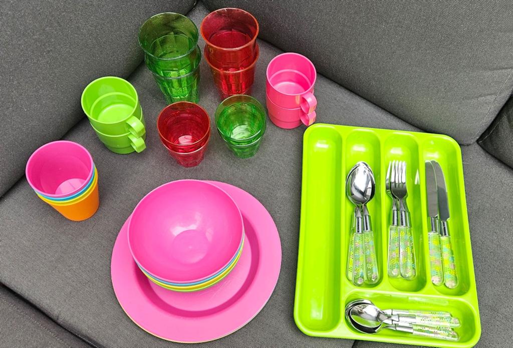 Kleurrijk campingservies en bestek, Caravans en Kamperen, Ophalen of Verzenden