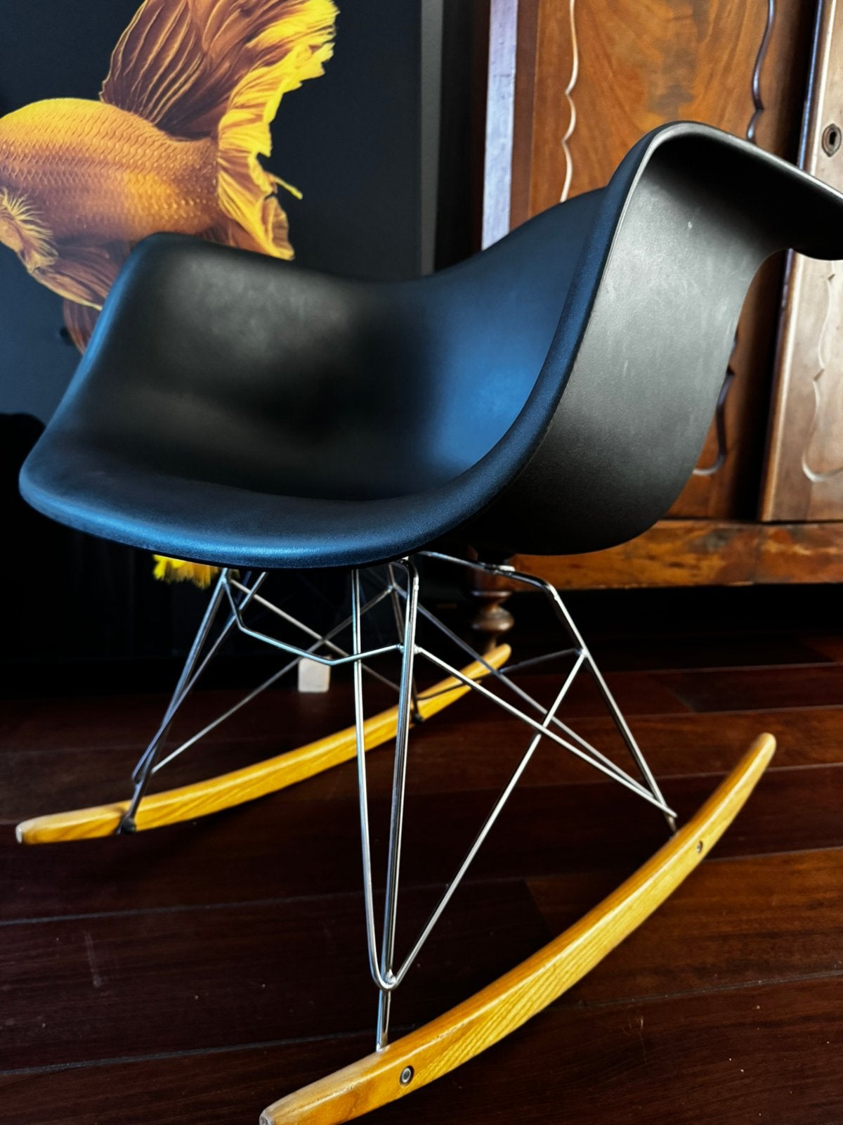 Comfortabele schommelstoel in Eames RAR-stijl zwart/chroom, Huis en Inrichting, Stoelen, Zo goed als nieuw, Eén, Kunststof, Zwart