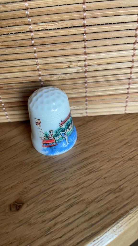 Rimini vingerhoed vingerhoedje vingerhoedjes vingerhoeden, Verzenden, Zo goed als nieuw, Porselein, Buitenland