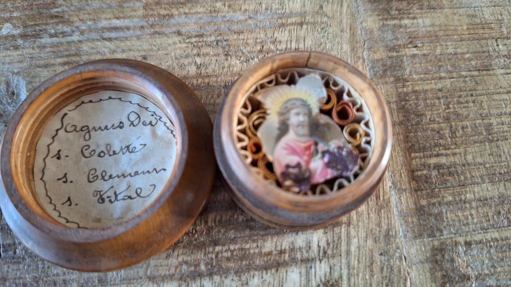 2 houten relekwie schroef doosjes, zie foto's, Antiek en Kunst, Antiek | Religie, Ophalen of Verzenden