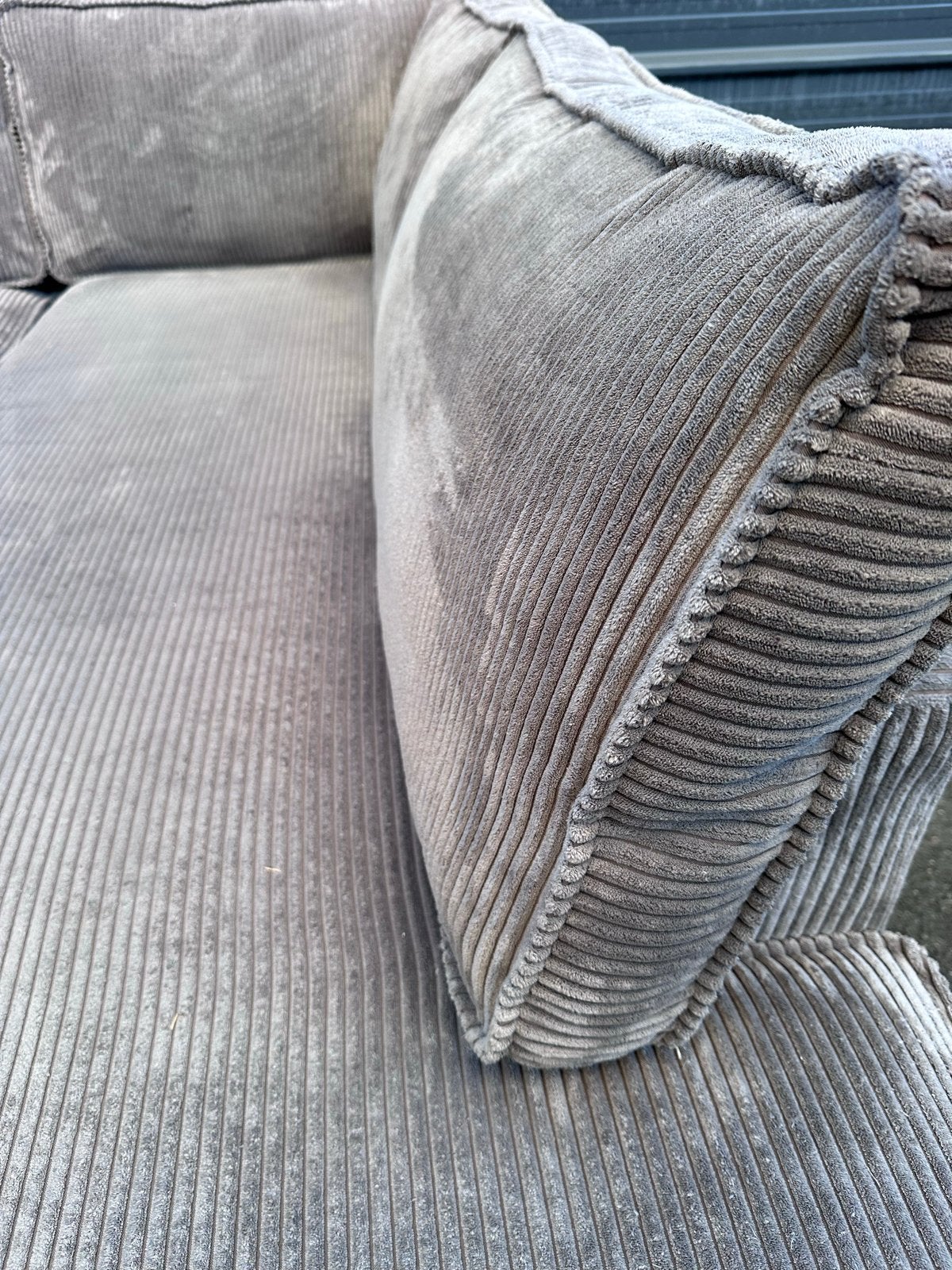 Grijze ribstof hoekbank met chaise longue, Gebruikt, Hoekbank, 300 cm of meer, Ophalen of Verzenden