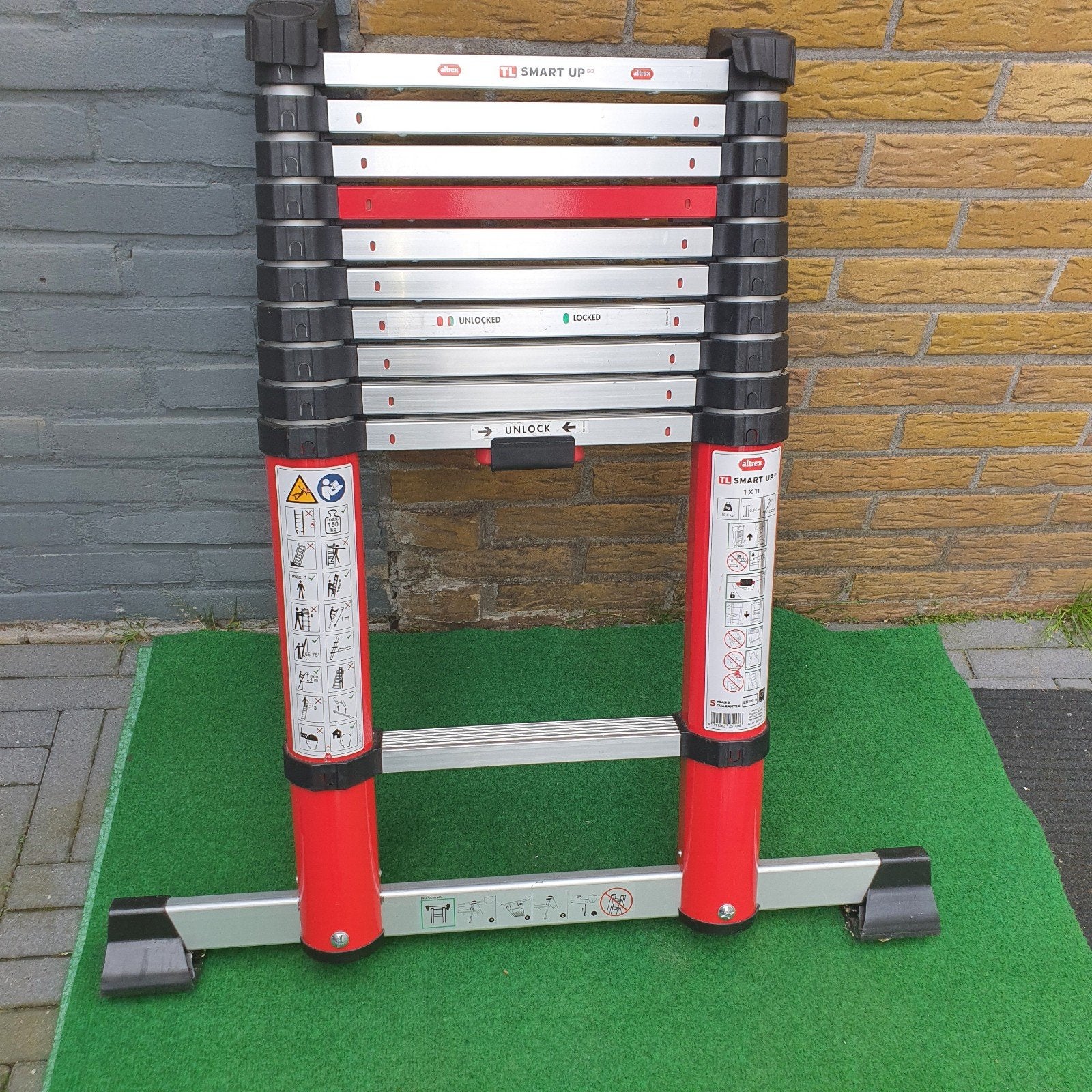 Telescoop ladder, Ophalen, Zo goed als nieuw, 4 meter of meer