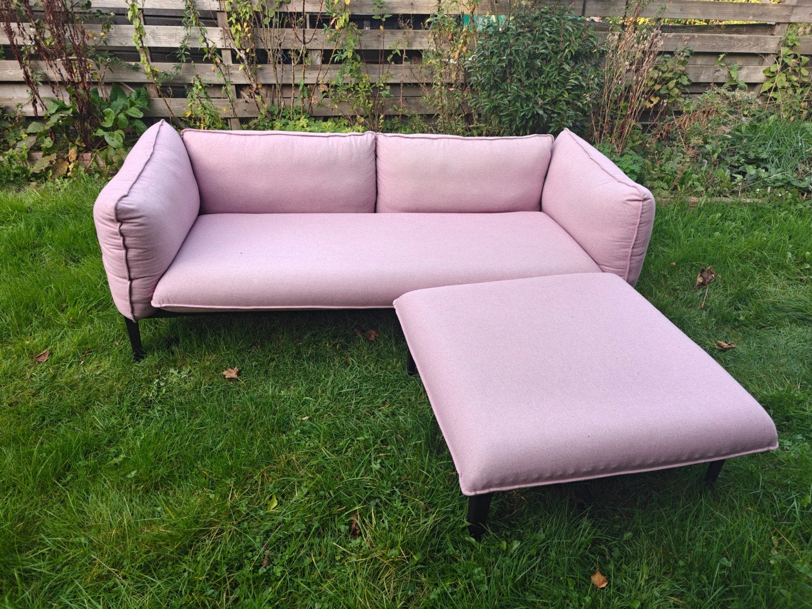 Kairos duurzame bank met hocker - gerecyclede materialen, Huis en Inrichting, Gebruikt, Stof, Driepersoons, 75 tot 100 cm