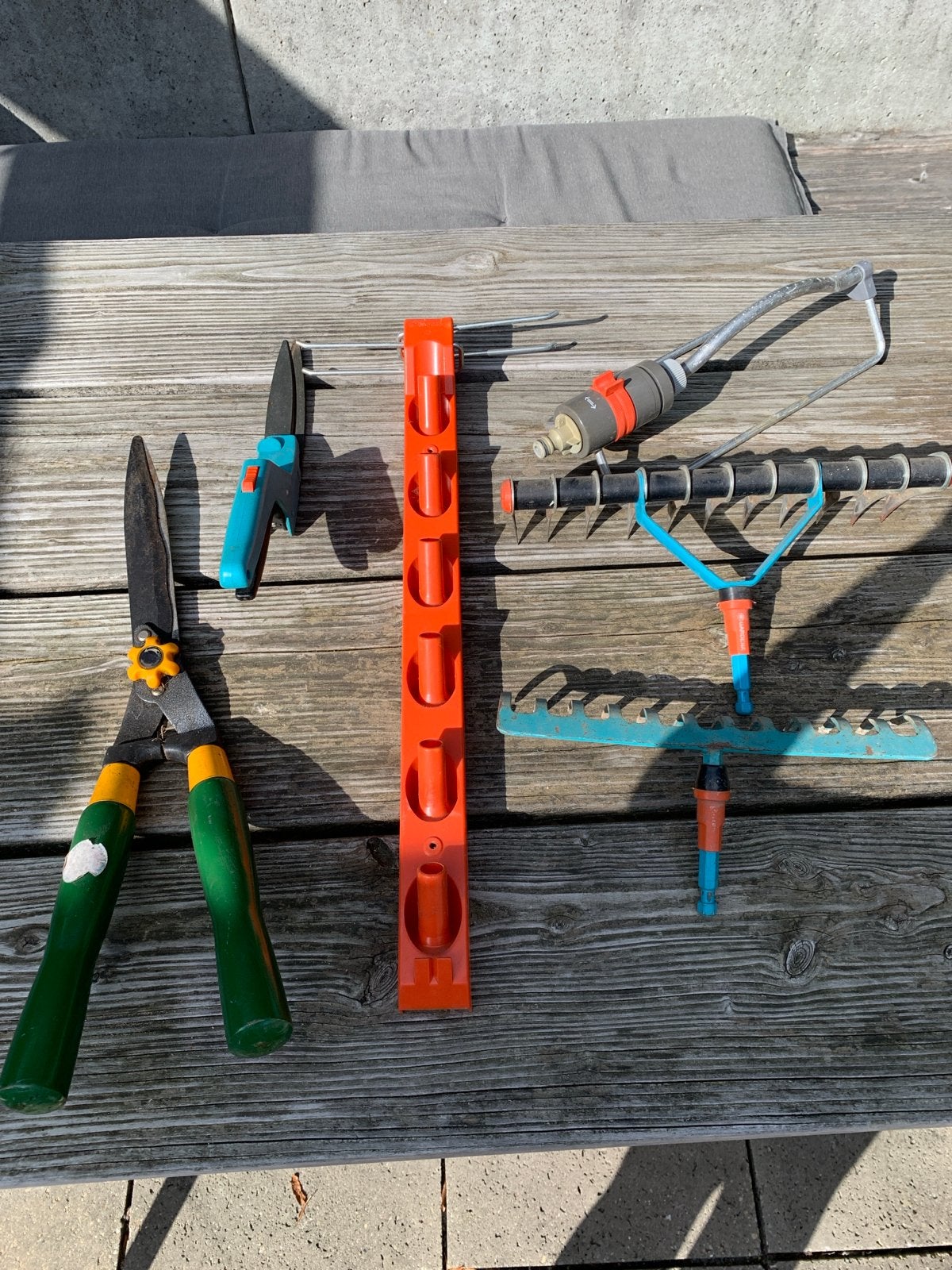 Gardena Tuingereedschap Set met Heggenschaar en Ophangsystee, Ophalen of Verzenden, Gebruikt, Overige soorten