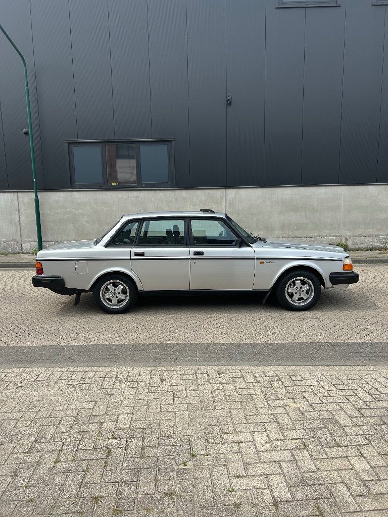 Volvo 240 2.3 GLT AUT 1984 Grijs schuifdak, Automaat, 1280 kg, 4 cilinders, 4 stoelen