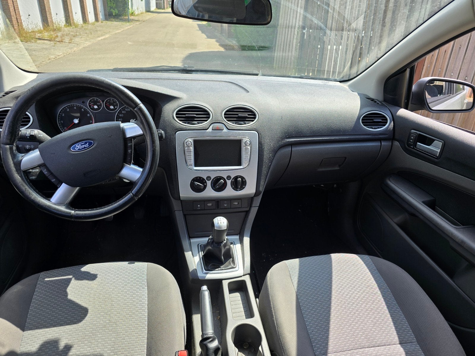 Ford Focus 1.6-16V Ambiente, Auto's, 1596 cc, Zwart, 4 cilinders, 635 kg