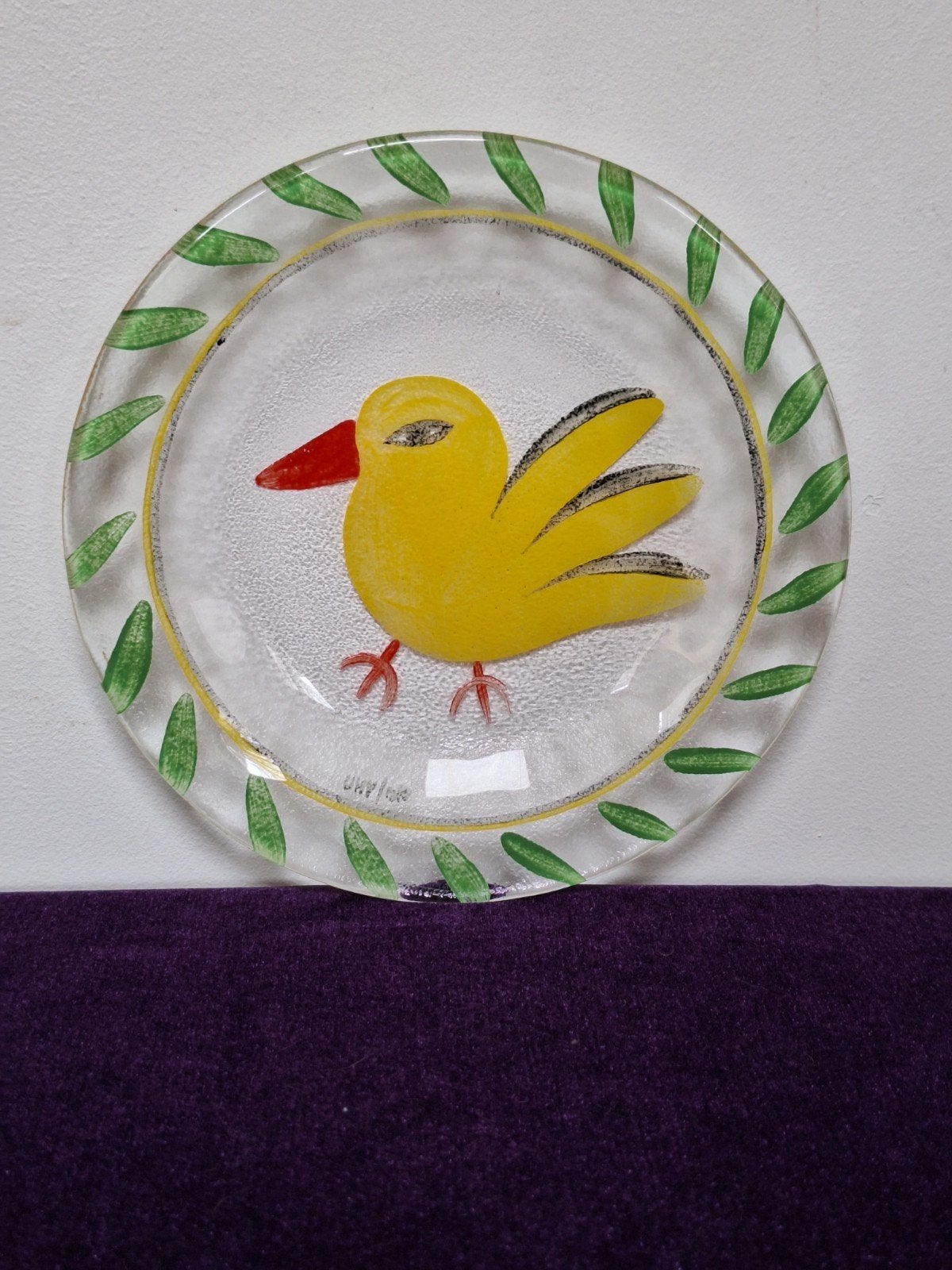 Ulrica Hydman Vallie- Glazen Bord met gele Vogel- gesigneerd, Ophalen of Verzenden