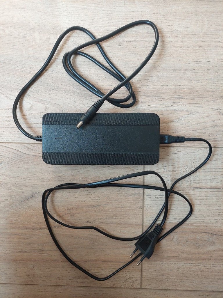 Elektrische fiets acculader – MDA – 42V 3A – als nieuw, Fietsen en Brommers, Fietsaccessoires | Fietsaccu's, Ophalen of Verzenden