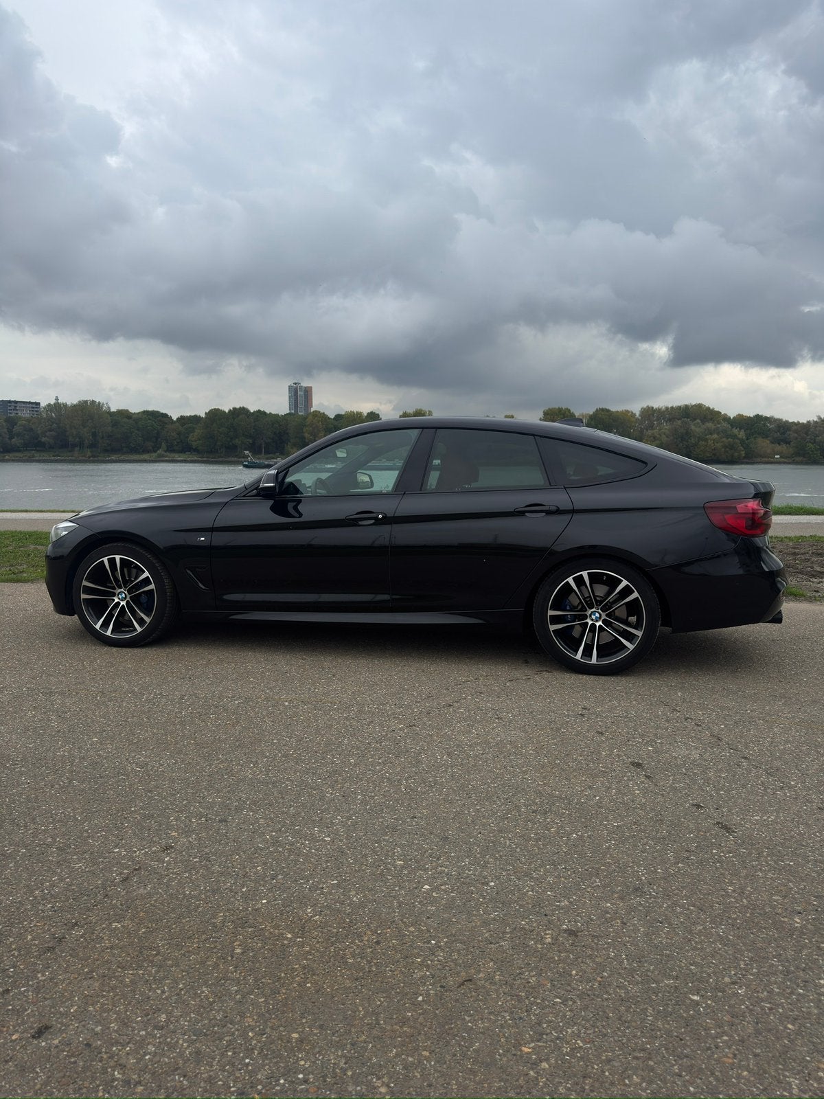 BMW 3-Serie GT 320i 184pk Aut 2020 Zwart, Achterwielaandrijving, 4 cilinders, Zwart, Bruin