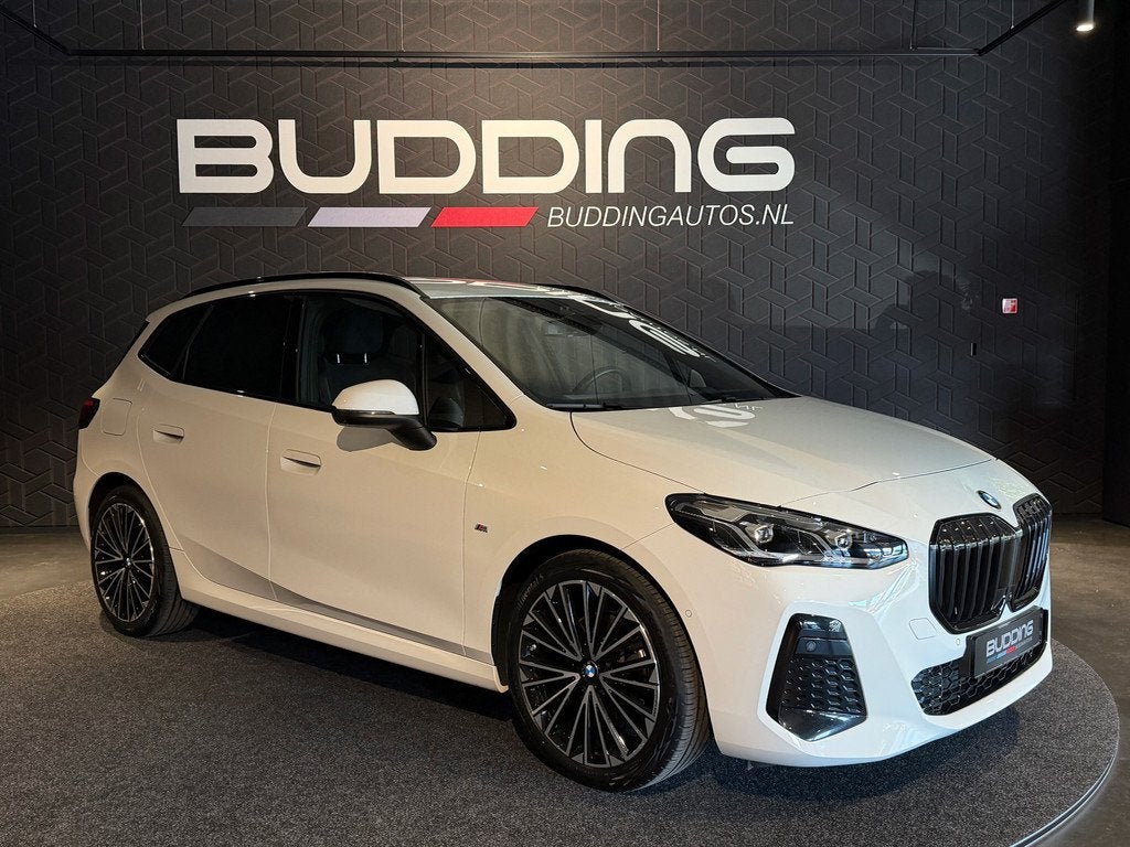 BMW 2 Serie Active Tourer 218i | M-sport | Head-up | 360 Cam, 136 pk, Gebruikt, Zwart, Wit