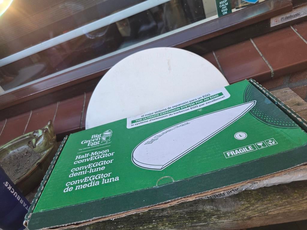 Big Green Egg Large Half Moon convEGGtor - Zo goed als nieuw, Big Green Egg, Ophalen of Verzenden, Zo goed als nieuw, Rithmeesterpark 40, 4838 GZ Breda, Nederland