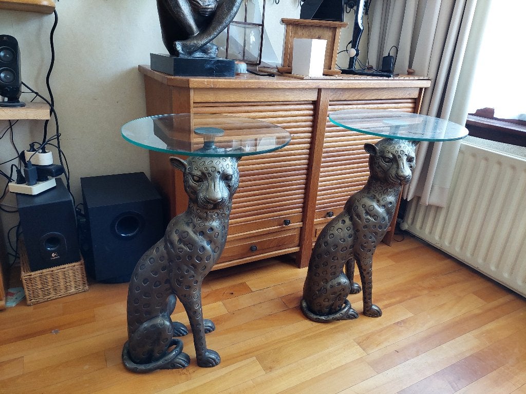 Twee aluminium bijzettafels / Panter met rond glas / 67 cm., Huis en Inrichting, Tafels | Bijzettafels, Ophalen, Overige materialen