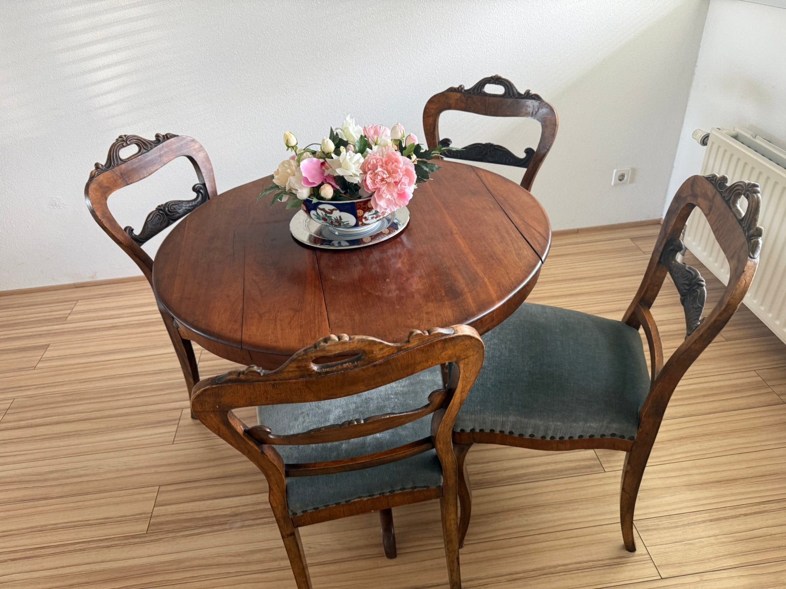 Moet weg ‼️ Antieke Biedermeier Eethoek Rond Tafel 4 Stoelen, Ophalen