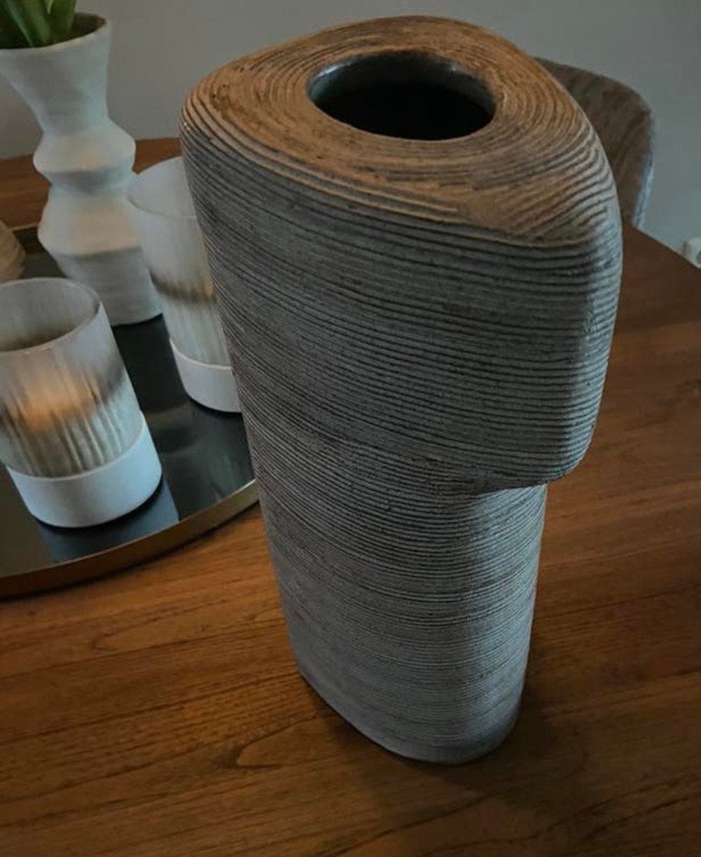 Hoge vaas van YaYa home (34 cm hoog), Huis en Inrichting, Ophalen, Overige kleuren, Aardewerk of Porselein, Zo goed als nieuw