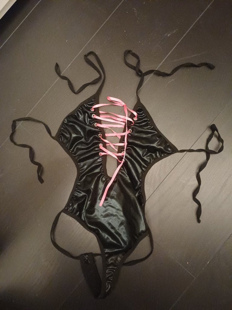 sexy body wetlook zwart met roze rijgveter, ook voor shoots, Onbekend, Verzenden, Zwart, Body of Korset