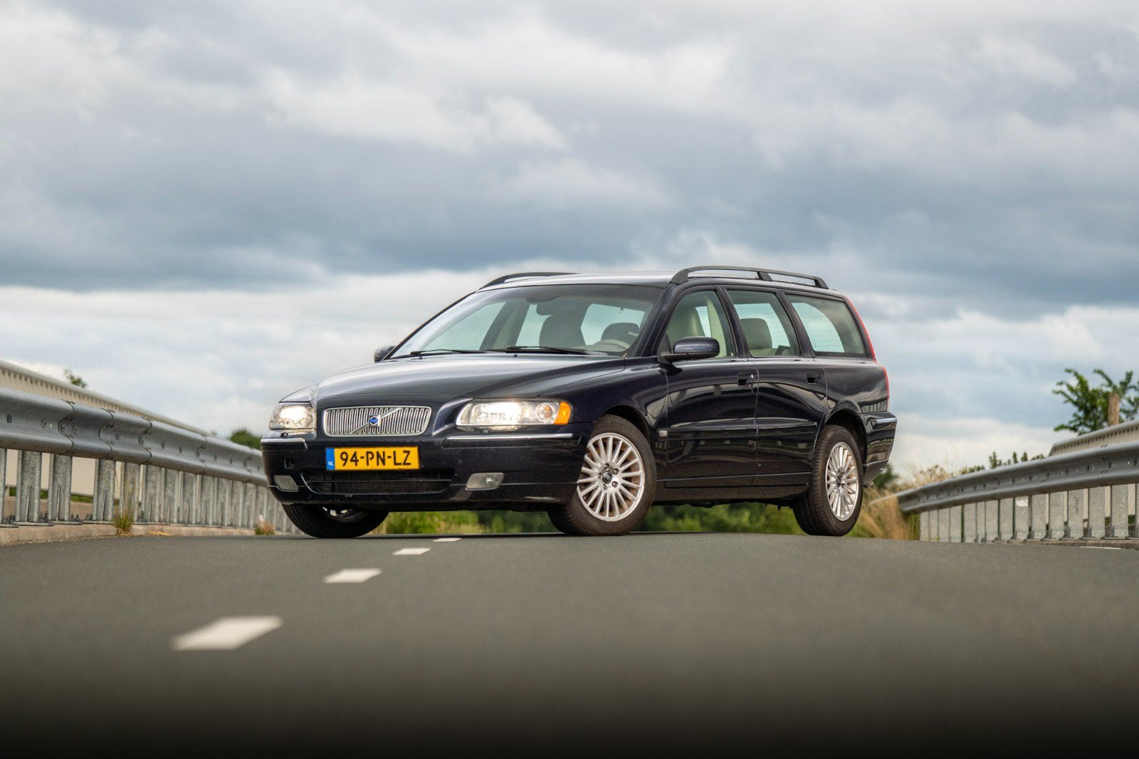 Volvo V70 2.5 T AUT 2004 Blauw, 1525 kg, 1800 kg, Beige, Blauw