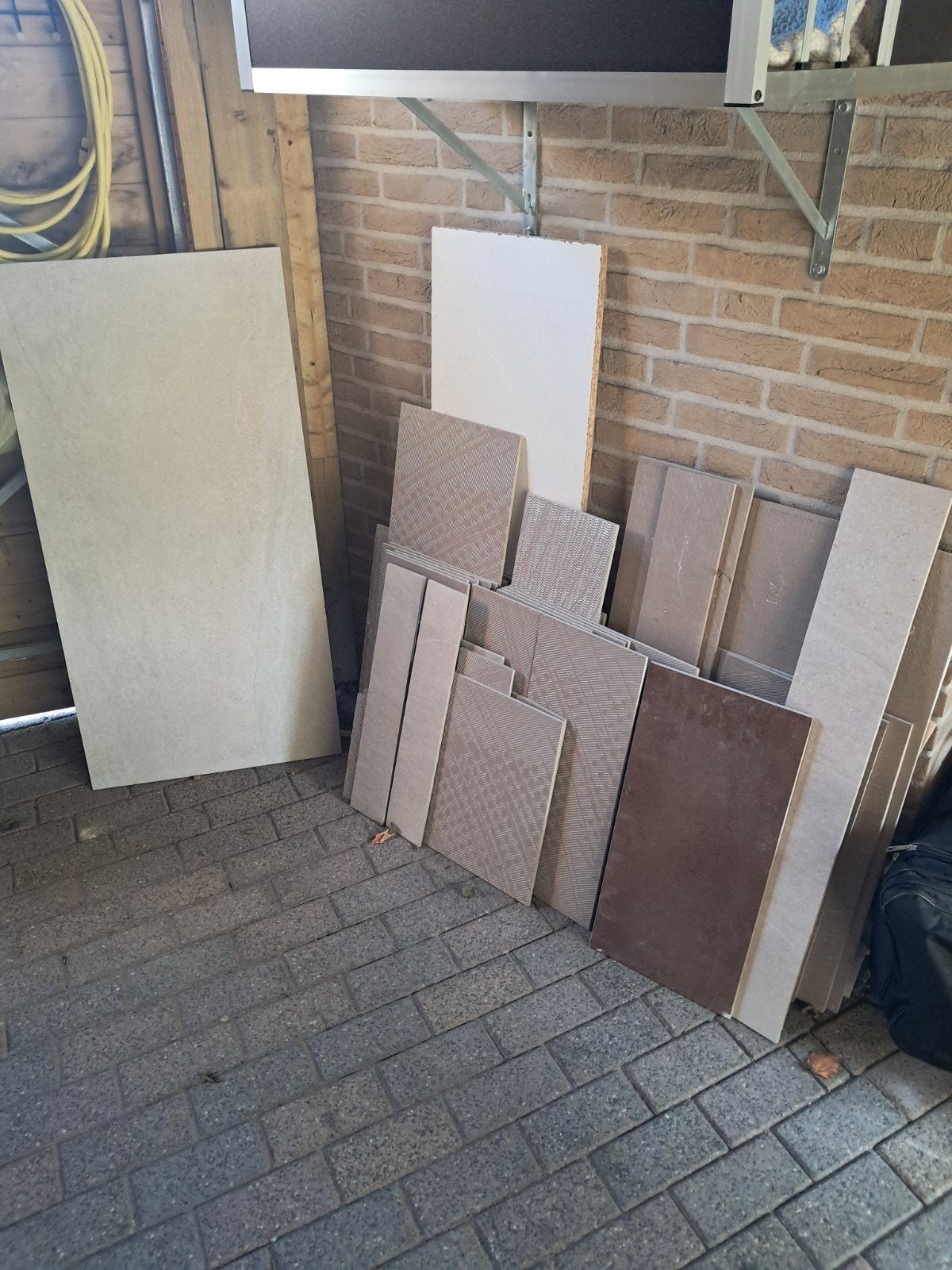 Badkamer tegels (rest stukken) aantal m2., Ophalen, 60 cm of meer, Nieuw, Wandtegels