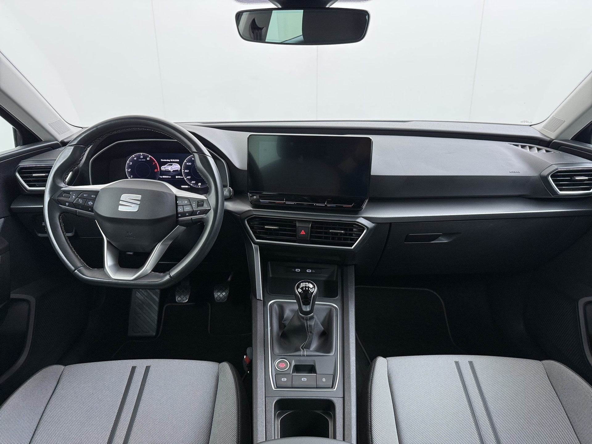 SEAT Leon Sportstourer 1.5T 131PK Adap.Cruise Trekhaak Camer, Auto's, Voorwielaandrijving, Stof, Gebruikt, 4 cilinders