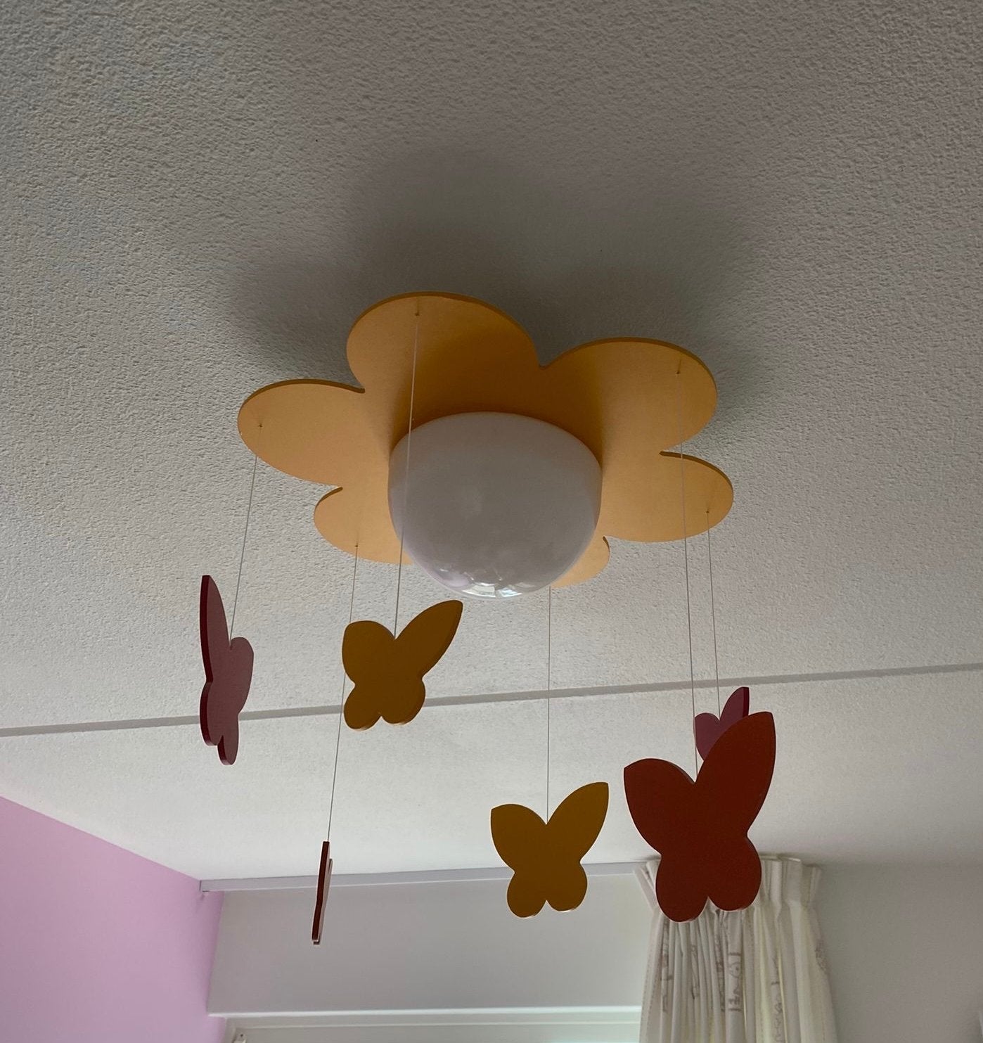 Leuke kinderlamp met vlinders, Ophalen, Zo goed als nieuw, Plafondlamp, Oranje
