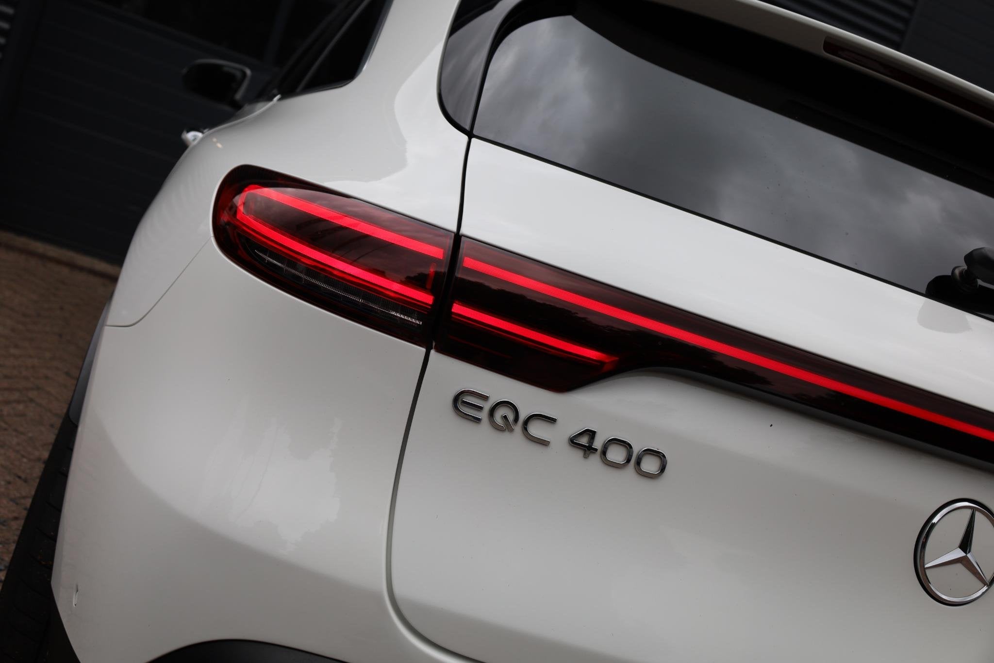 Mercedes-Benz EQC 400 4MATIC Premium Plus 80 kWh |Pano |Burm, Automaat, Zwart, Leder en Stof, Wit