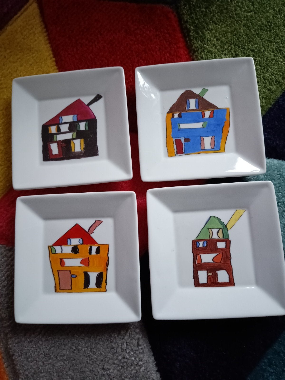 4 vierkante bordjes Yong Beast huizencollectie, Verzenden