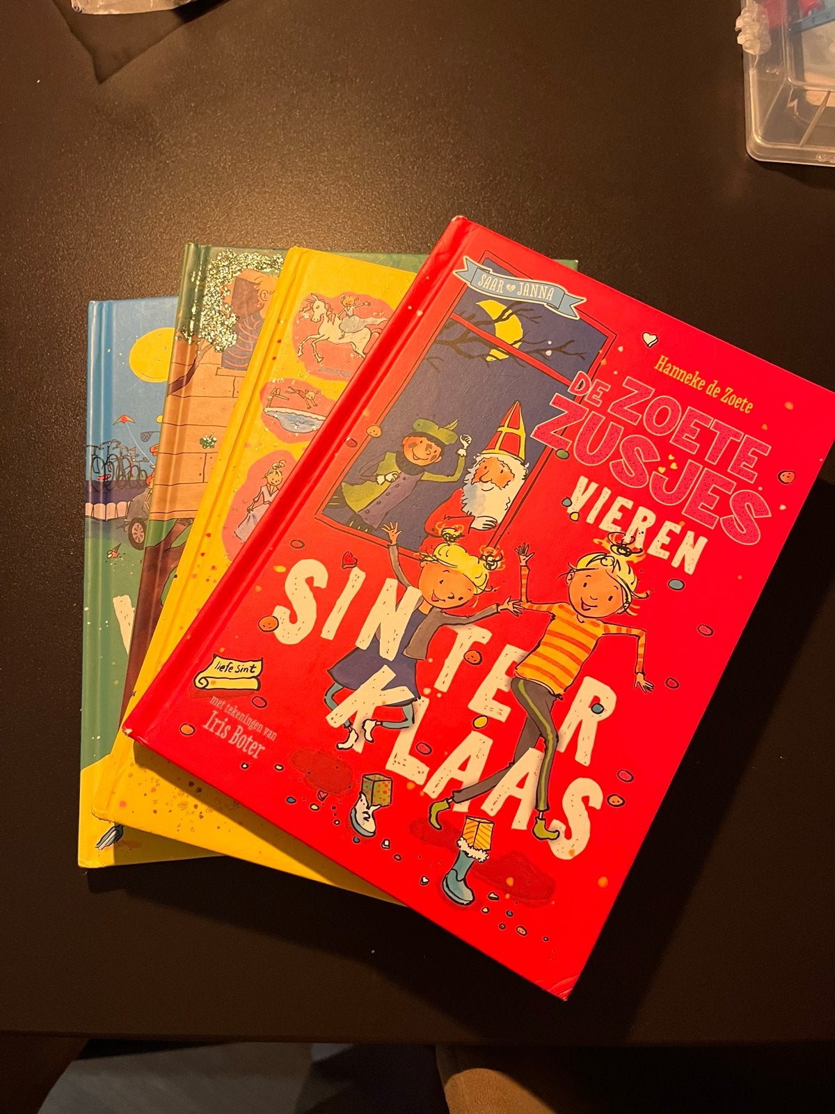 4 Zoete Zusjes boeken - Zo goed als nieuw, Ophalen of Verzenden, Zo goed als nieuw, Fictie algemeen
