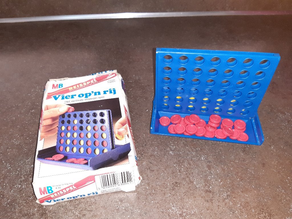 Vier op een rij reis 1982 MB nieuwstaat, Hobby en Vrije tijd, Gezelschapsspellen | Bordspellen, Ophalen of Verzenden, Zo goed als nieuw