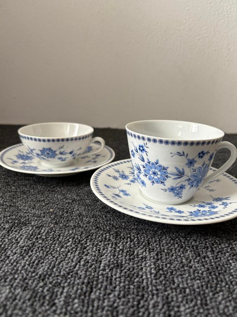 Bavaria twee kop en schotels met blauw bloemmotief, Ophalen of Verzenden