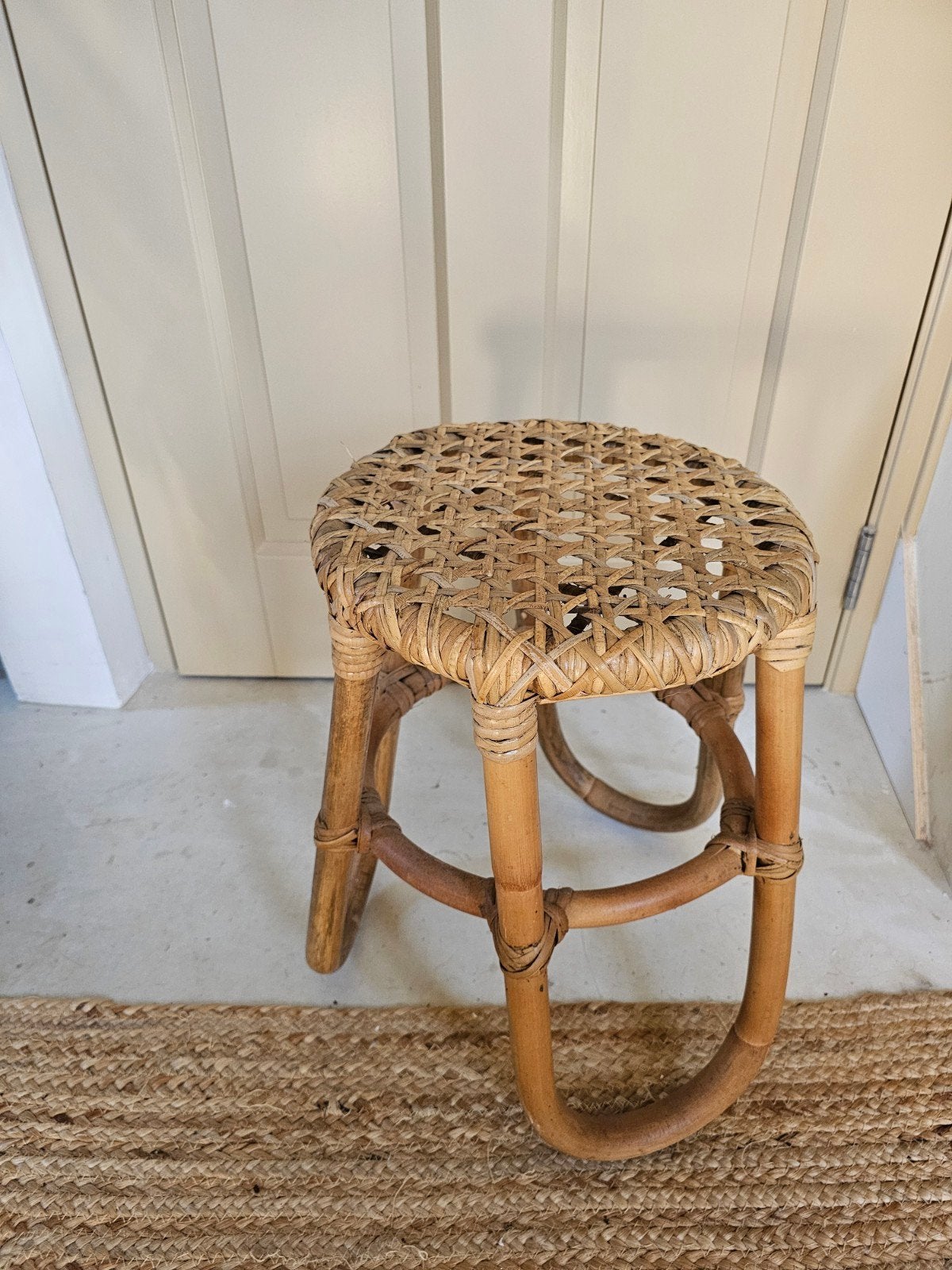 Nette stevige rotan kruk, Huis en Inrichting, Ophalen, Gebruikt