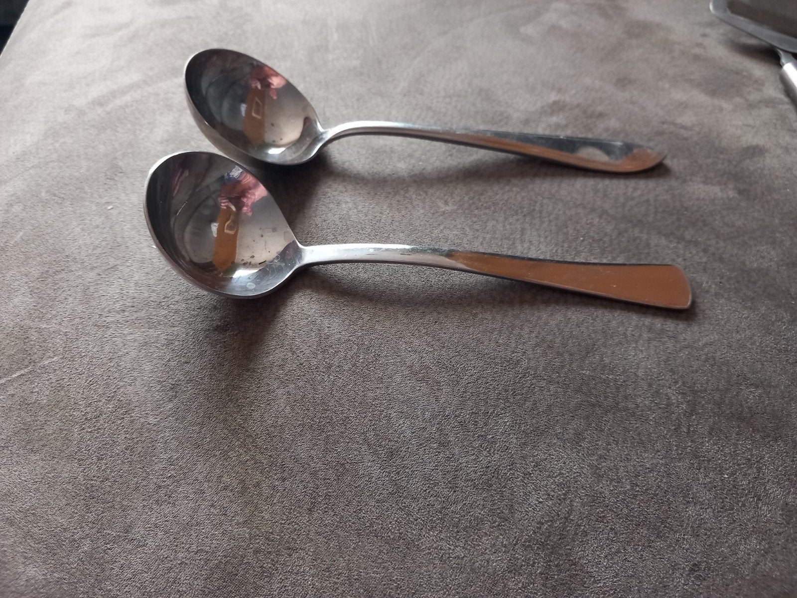 2 Sola juslepels - Gratis af te halen, Huis en Inrichting, Keuken | Bestek, Ophalen of Verzenden, Gebruikt, Rvs of Chroom, Los bestek