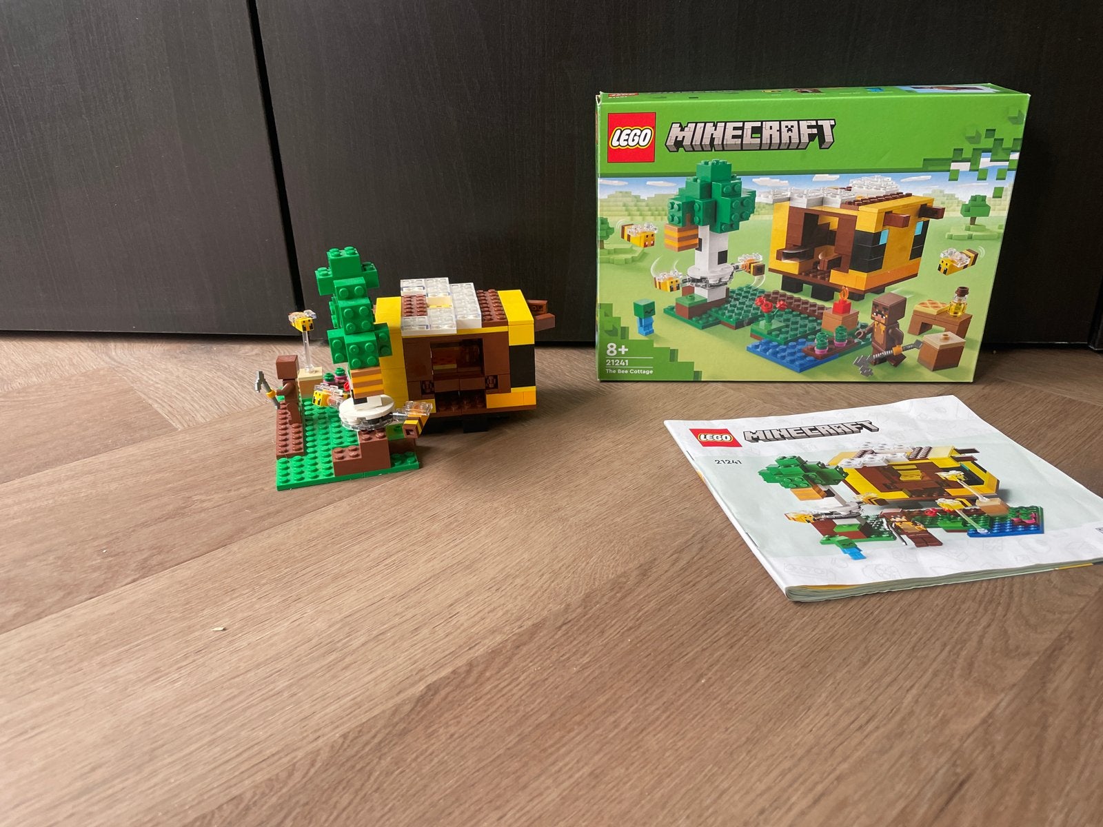 Lego Minecraft De Bijenkorf (21241) met doos en instructies, Minecraft, Lego, Ophalen of Verzenden, Zo goed als nieuw