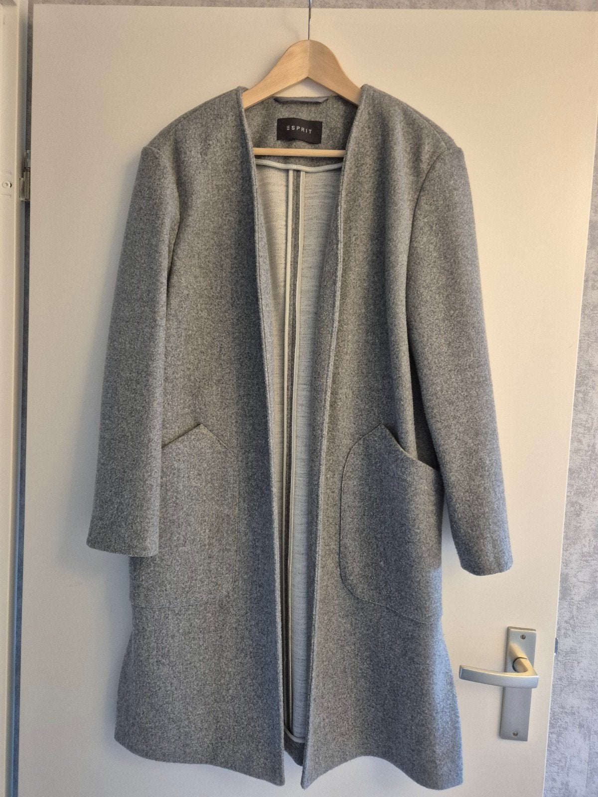 Grijze vest/jas, Kleding | Dames, Truien en Vesten, Ophalen of Verzenden, Zo goed als nieuw, Maat 38/40 (M), Grijs