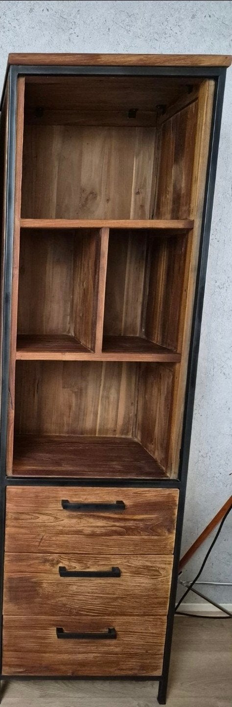 ROMARO Schitterende hoge Teakhouten kast met zwart metaal, Ophalen