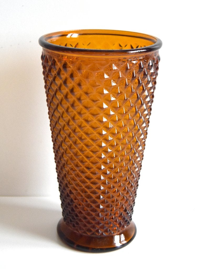 Vintage amberkleurige vaas met prachtig diamantpatroon, Huis en Inrichting, Bruin, Ophalen of Verzenden, 22 cm, Glas
