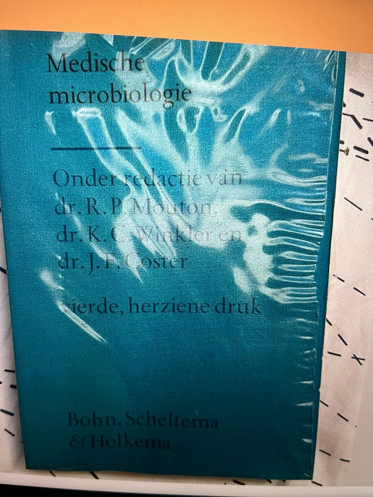 Medische microbiologie - 4e druk - Dr. R.P. Mouton e.a., Ophalen of Verzenden, Beta, Gelezen, WO