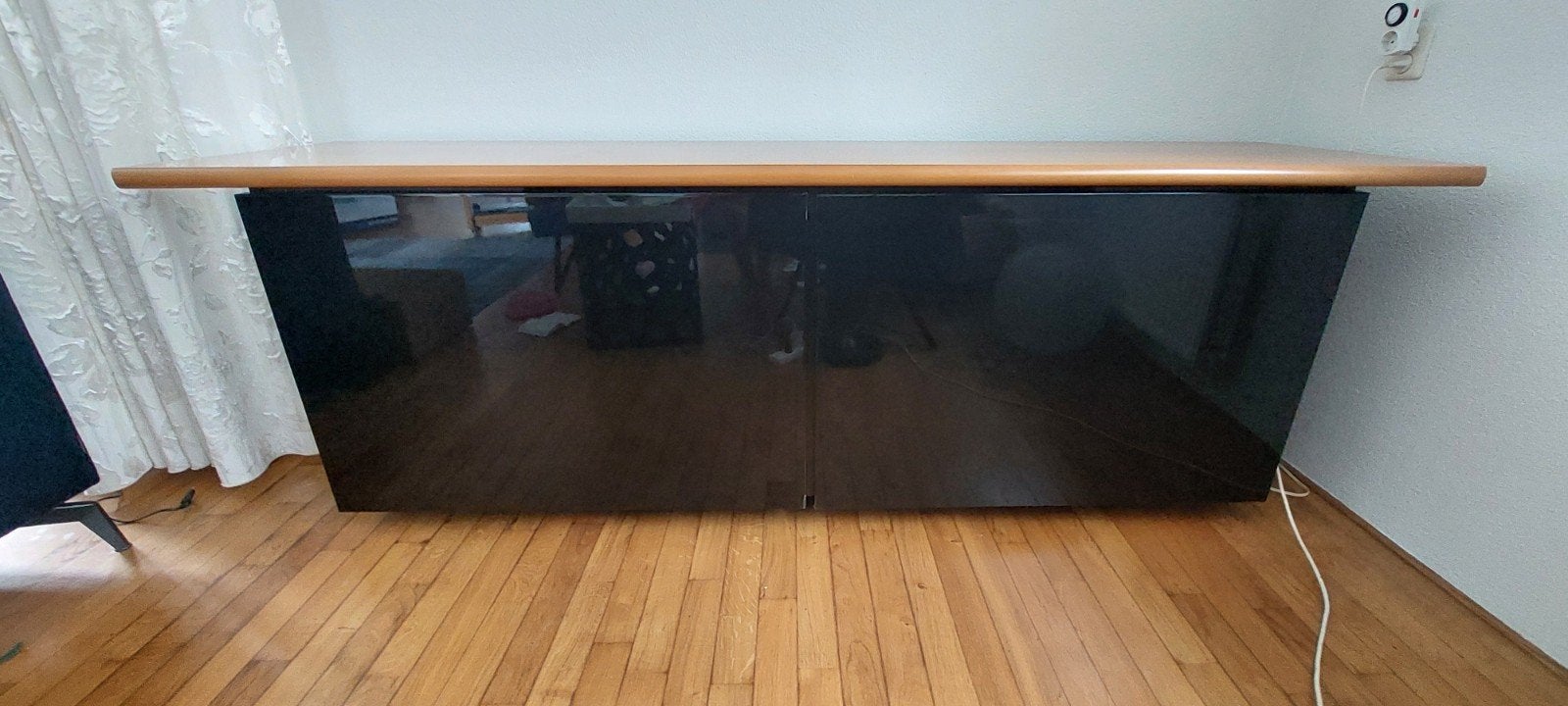 Dressoir Cartesio Verardo Italia zwart met kersenhouten top, Ophalen, Gebruikt, 25 tot 50 cm, 150 tot 200 cm