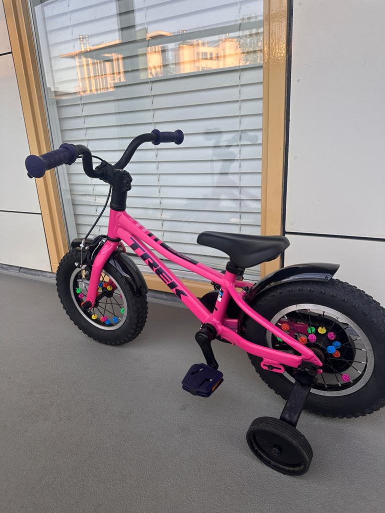 Trek Precaliber 12 inch kinderfiets roze met zijwieltjes, Ophalen, Zijwieltjes, Gebruikt, Velgrem