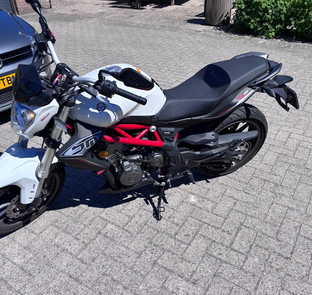 Benelli 302 A2 rijbewijs motor, Motoren, Particulier, Minimaal motorrijbewijs A2, ABS, 12 t/m 35 kW