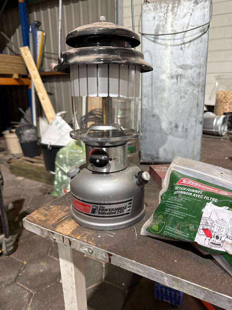 Coleman 295 Benzine Lamp met Vultrechter en Zinken Box, Caravans en Kamperen, Ophalen of Verzenden, Gebruikt
