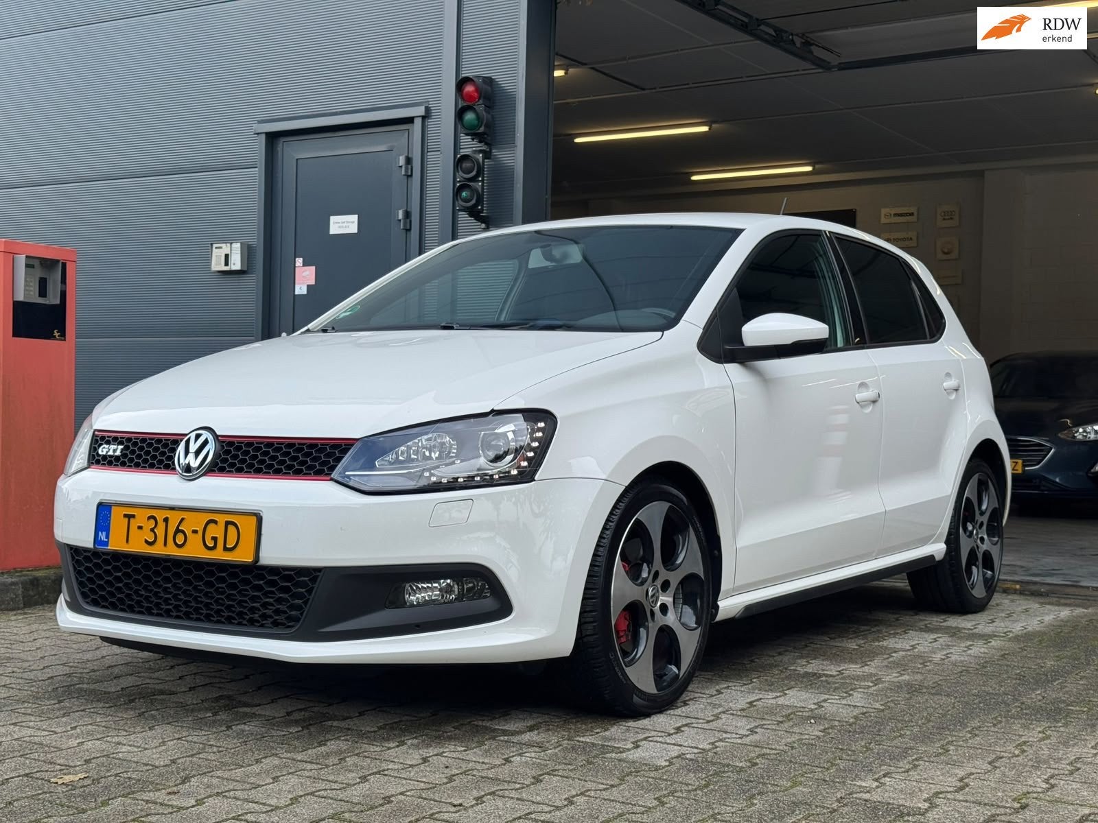 Volkswagen Polo 1.4 TSI GTI / XENON / LED-DAGRIJ / P.SENSORE, Euro 5, Huisgarantie, 4 cilinders, Met garantie (alle)