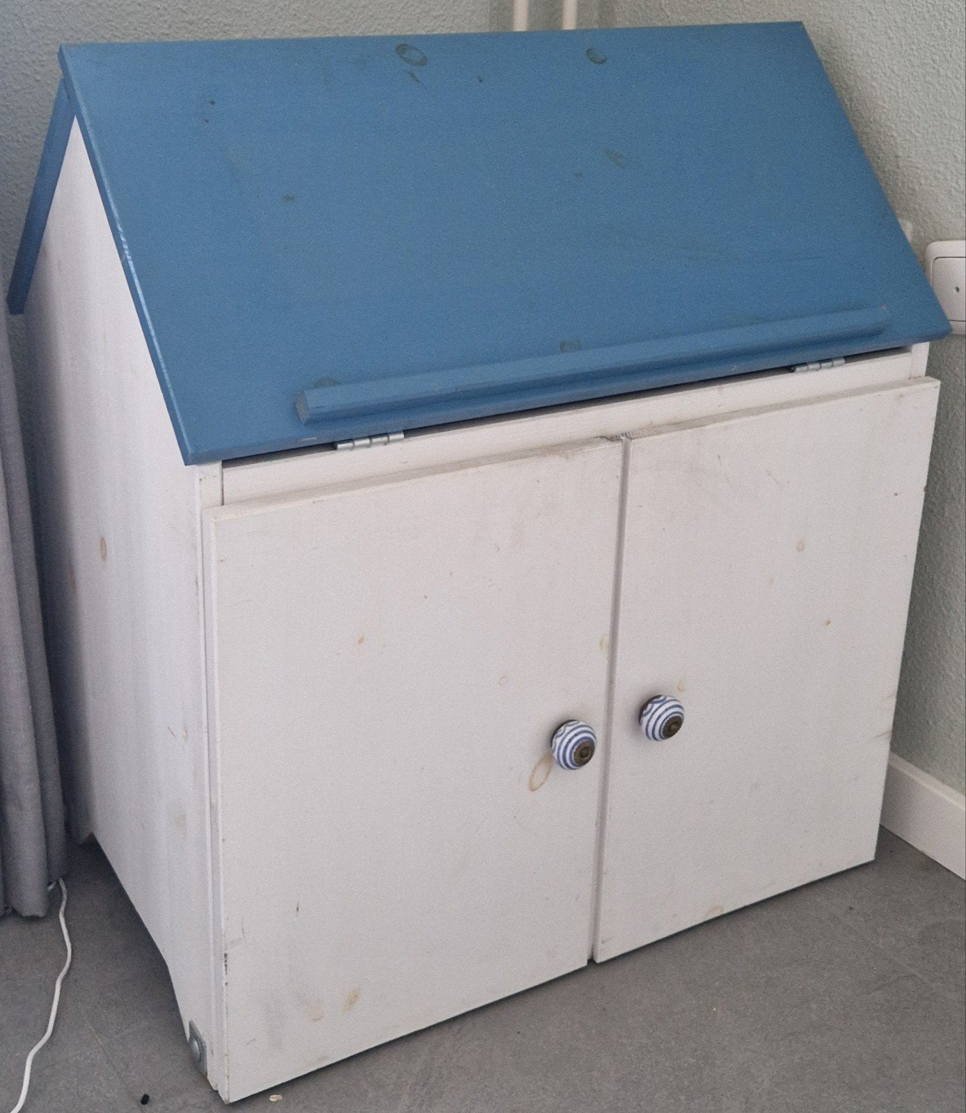 Boekensteun / Opbergkastje met puntdak, Ophalen, Gebruikt, 50 tot 100 cm, Minder dan 100 cm