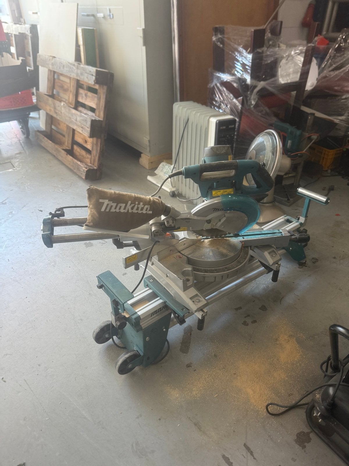 Makita Afkortzaag - Krachtige Zaag voor Precisiewerk