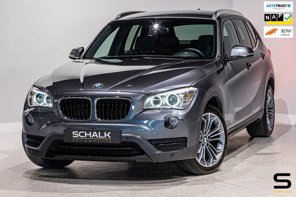 BMW X1 SDrive20i Limited Series|NAP|Trekhaak|Leder|Psensor, 4 cilinders, 184 pk, SUV of Terreinwagen, Zilver of Grijs