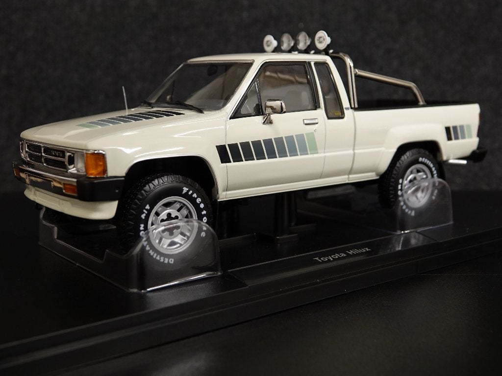 KK-Scale 1:18 1985 Toyota Hilux Xtra Cab 4x4 wit, Overige merken, Auto, Nieuw, Ophalen of Verzenden
