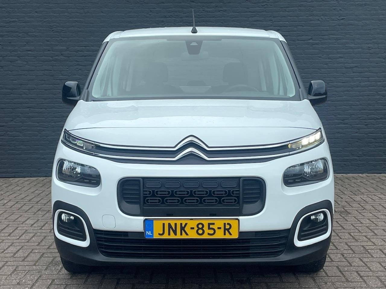 Citroën Berlingo 1.2 PureTech 130pk AUTOMAAT Feel uitvoerin, Auto's, Citroën, Gebruikt, 1199 cc, Parkeersensor, Wit