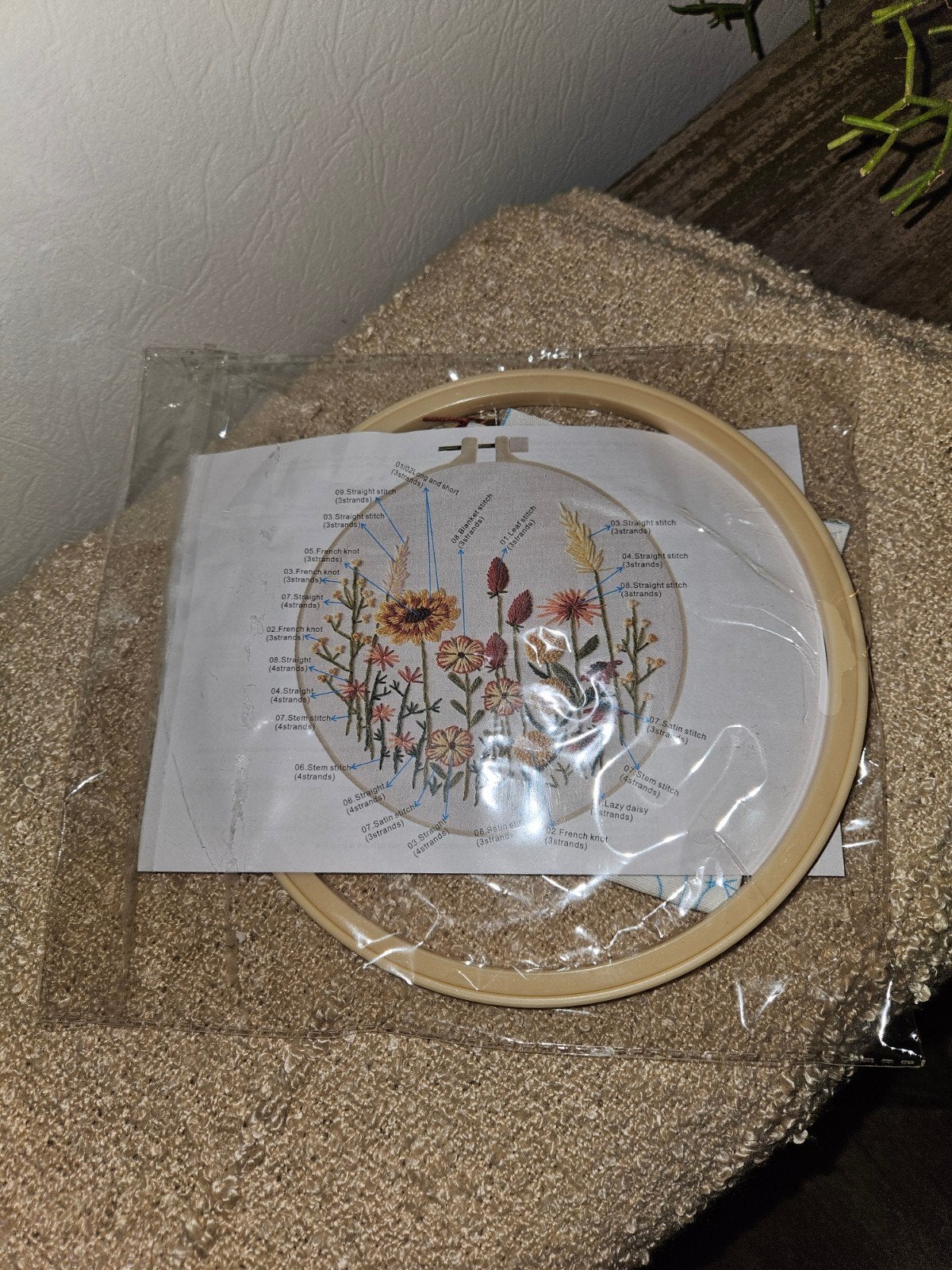 Borduurpakket met bloemenpatroon en borduurring, Hobby en Vrije tijd, Ophalen of Verzenden, Nieuw, Handborduren, Borduurpakket