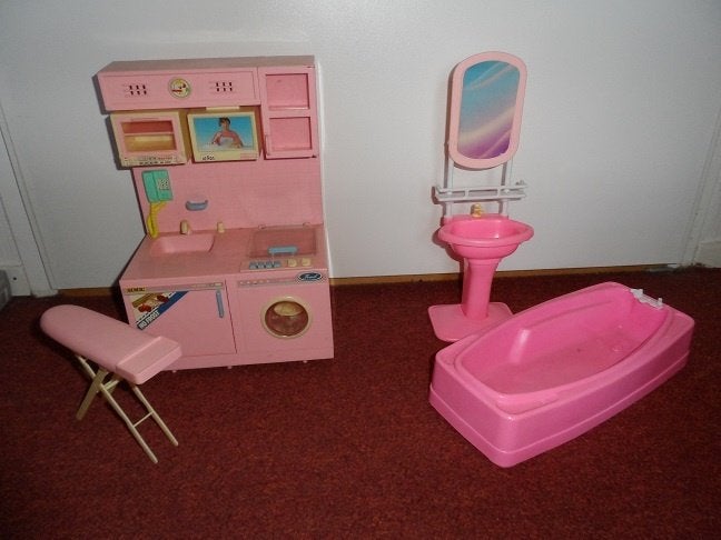 Barbie: Wasmachine ruimte, strijkplank + badkamer, Kinderen en Baby's, Ophalen of Verzenden, Zo goed als nieuw, Barbie