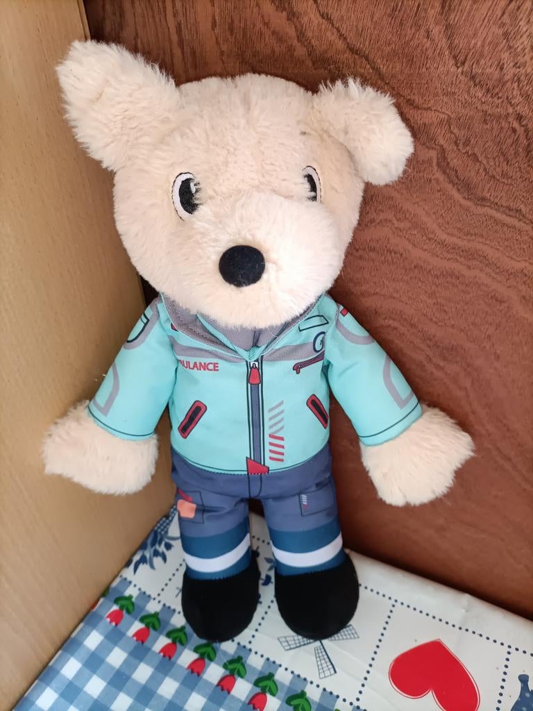 Ambulance knuffel hond 39 cm groot, Ophalen of Verzenden, Zo goed als nieuw