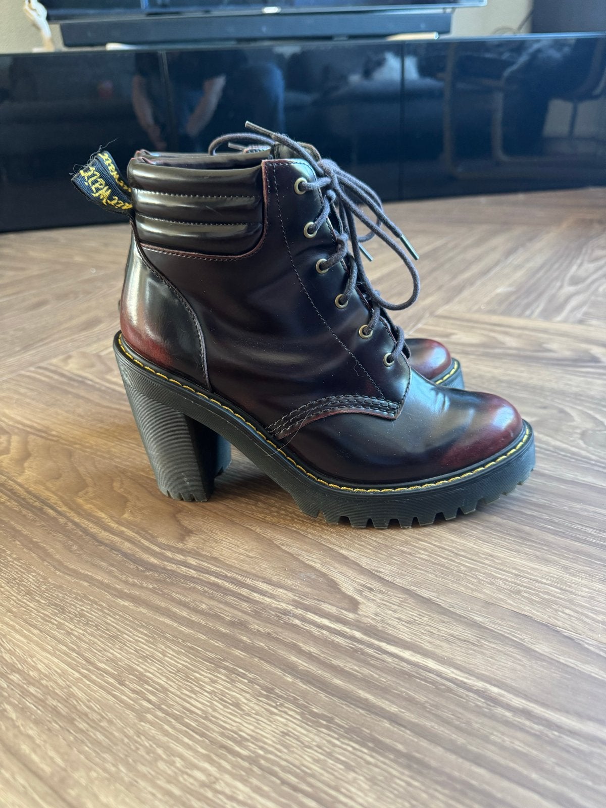 Dr. Martens hoge laarzen met hak - maat 39, Kleding | Dames, Schoenen, Ophalen of Verzenden, Gedragen, Rood, Hoge laarzen